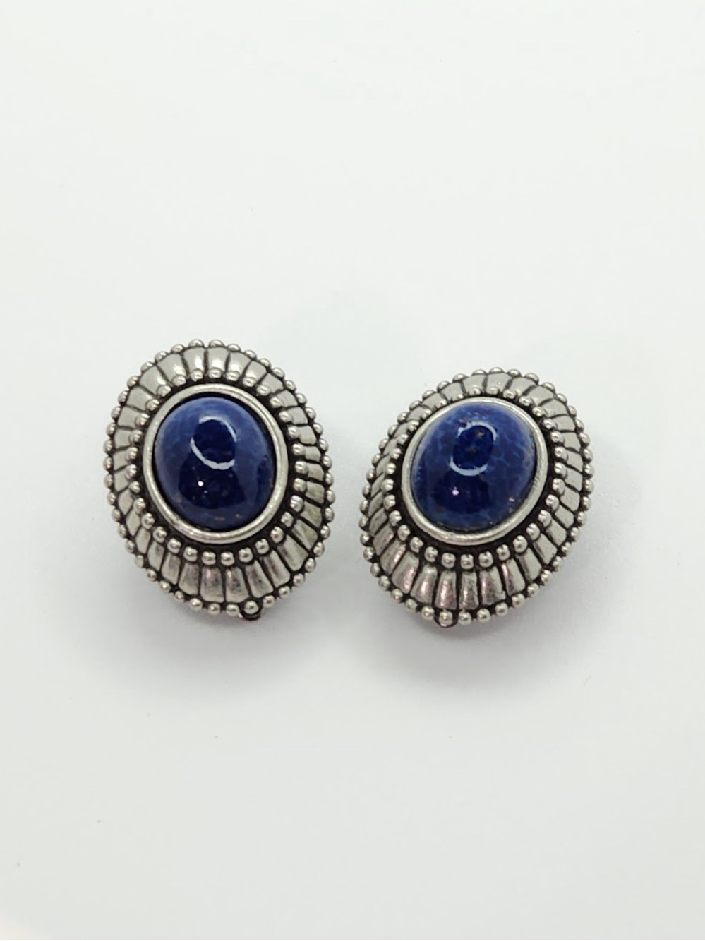 Vintage Silver Tone Dark Blue Stone Cabochon Setting Unbranded Clip Earrings